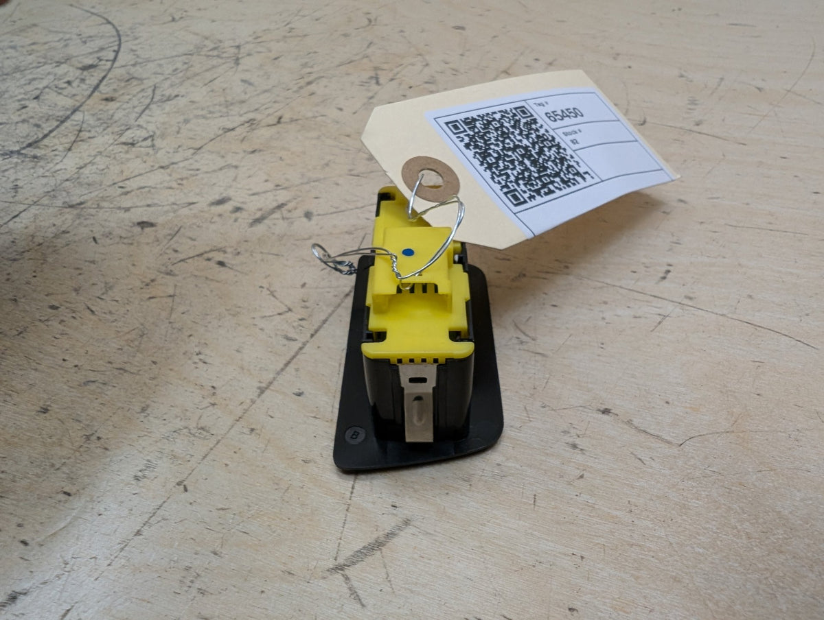 2010-2017 BMW 535i GT xDrive F07 Liftgate Trunk Lid Release Handle Switch 9302262 OEM