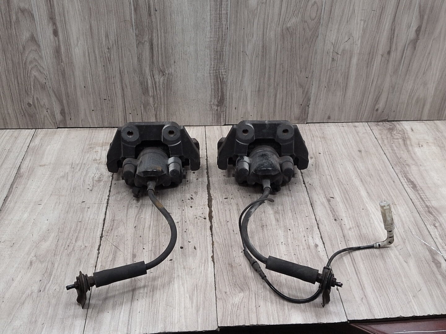 2004-2010 BMW M6 E64 Rear Left Right Brake Caliper SET 2283164