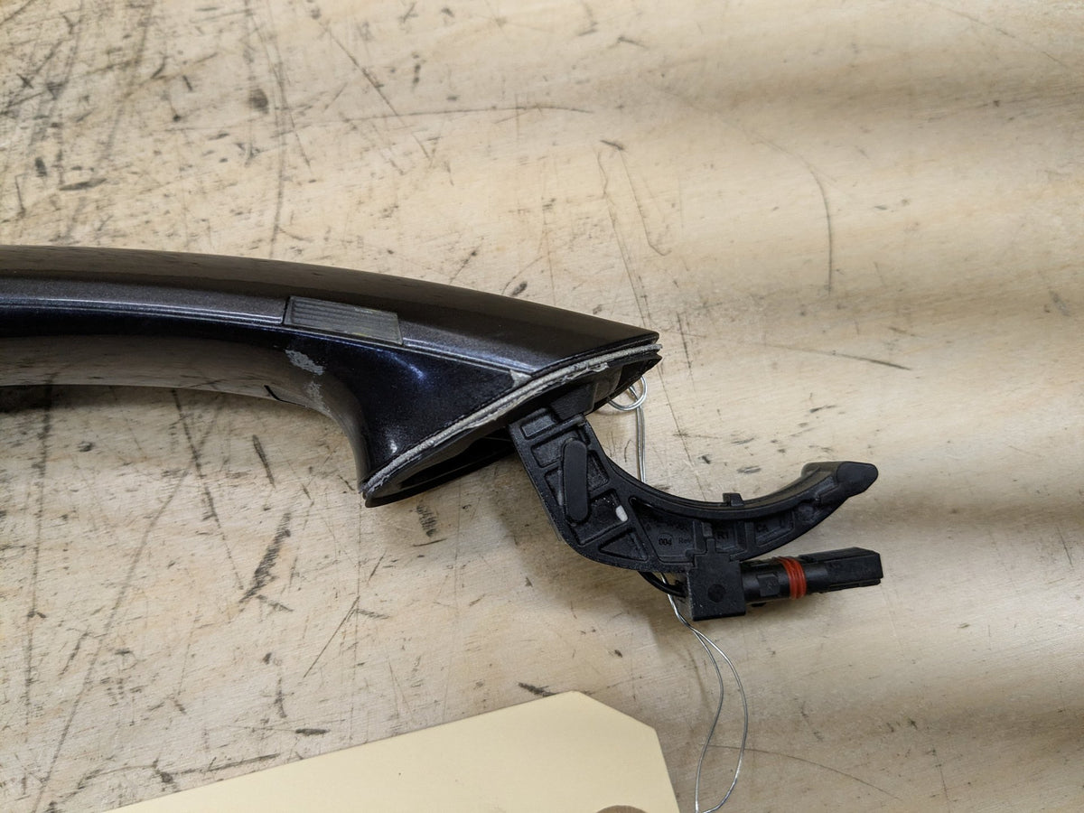 2016-2019 BMW 750i G12 Front or Rear Right Passenger Exterior Door Handle w/ Comfort Access 7411038 OEM