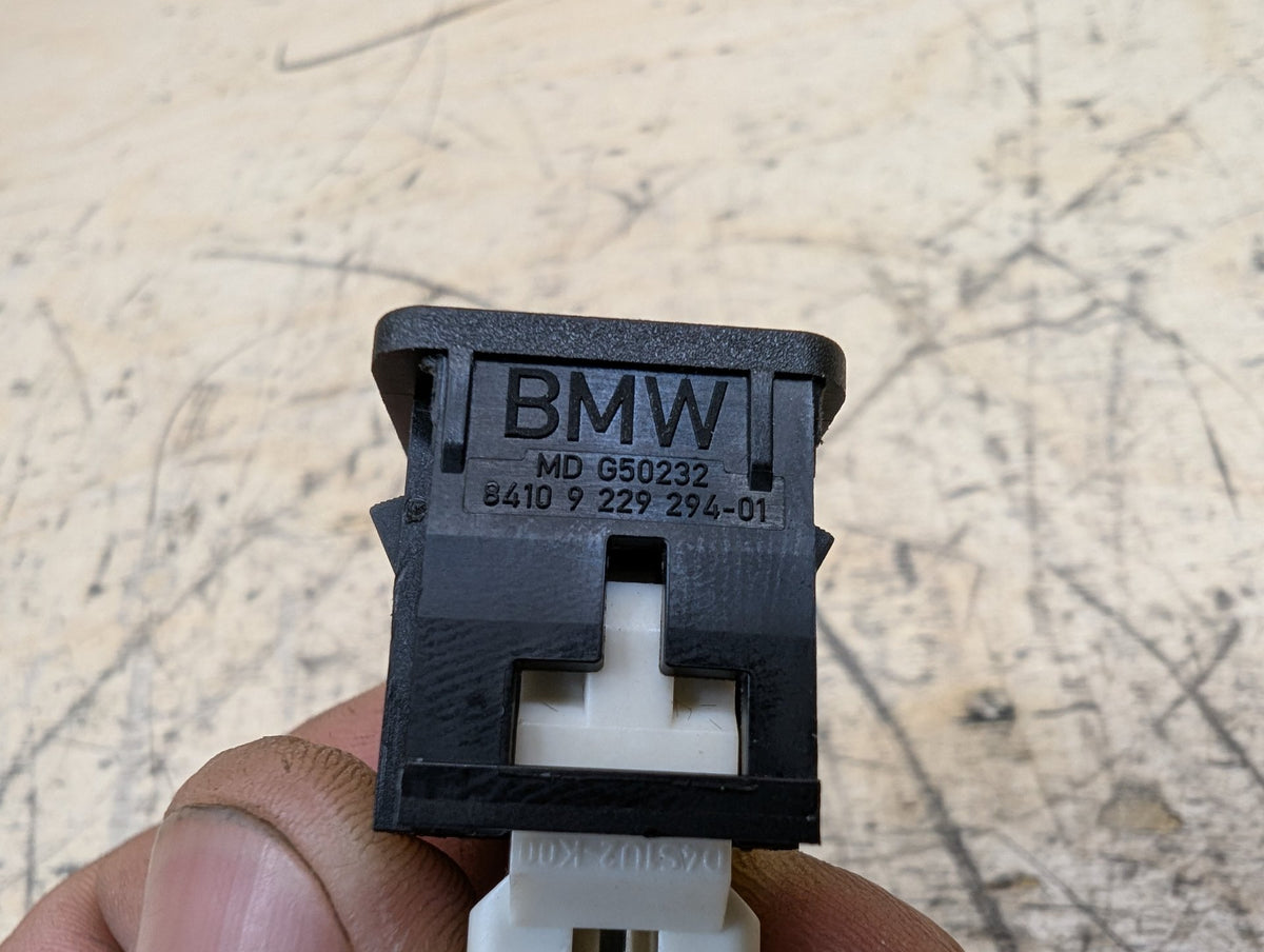 2016-2019 BMW 740i G12 AUX/ USB Charger Port Socket 9229294 OEM