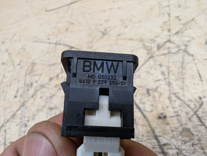 2016-2019 BMW 740i G12 AUX/ USB Charger Port Socket 9229294 OEM