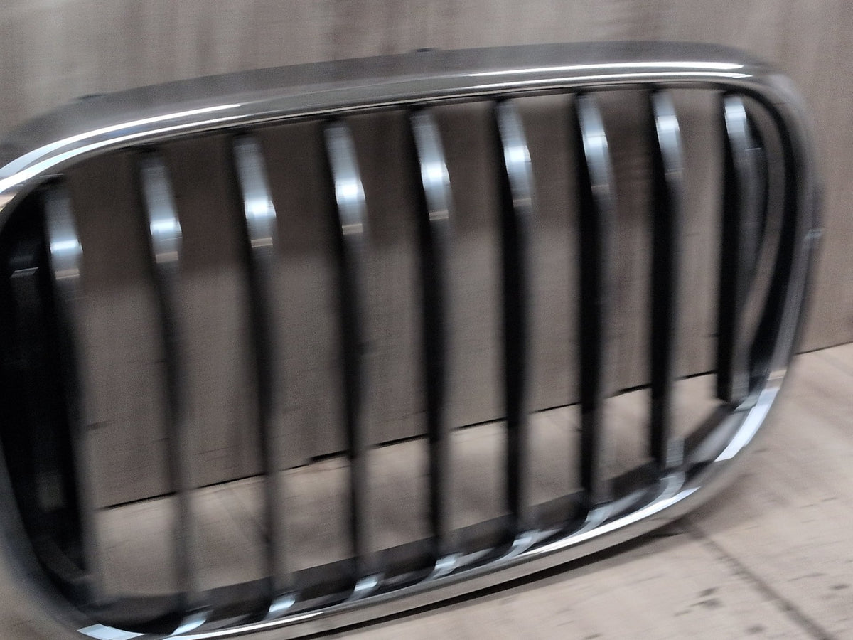 2016-2019 BMW 740Li G12 Front Left Upper Bumper Cover Kidney Grille 7357011 OEM