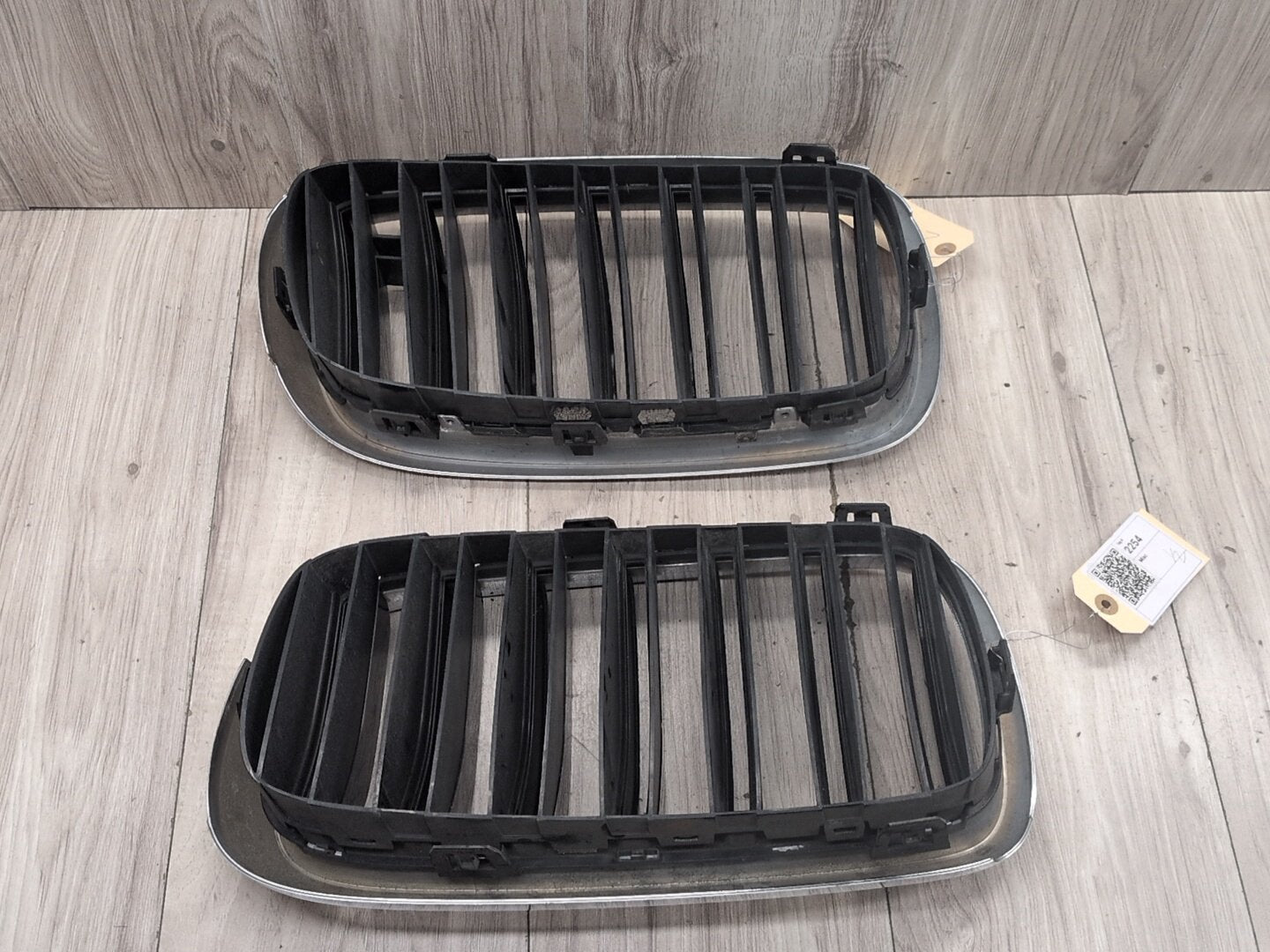 2015 - 2019 BMW X6 F86 Front Left Right Upper Bumper Cover Kidney Grilles SET 8056769 S63B44T2