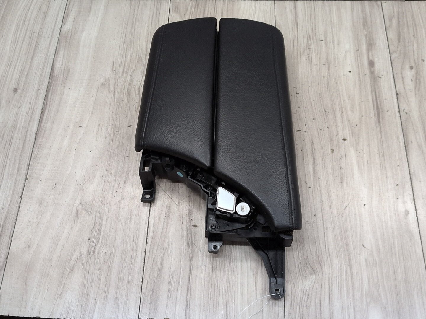 2011-2016 BMW 535i F10 Center Console Armrest Arm Rest 9216865