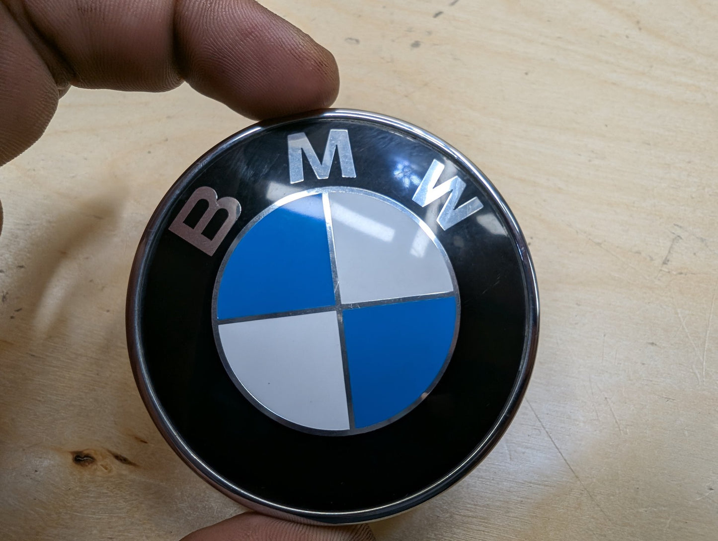 2007-2013 BMW 335i E93 Emblem Badge Symbol Logo 7146052
