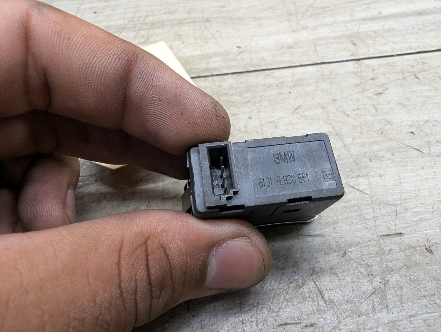 2007-2013 BMW 328i E93 AUX/ USB Charger Port Socket 6930561