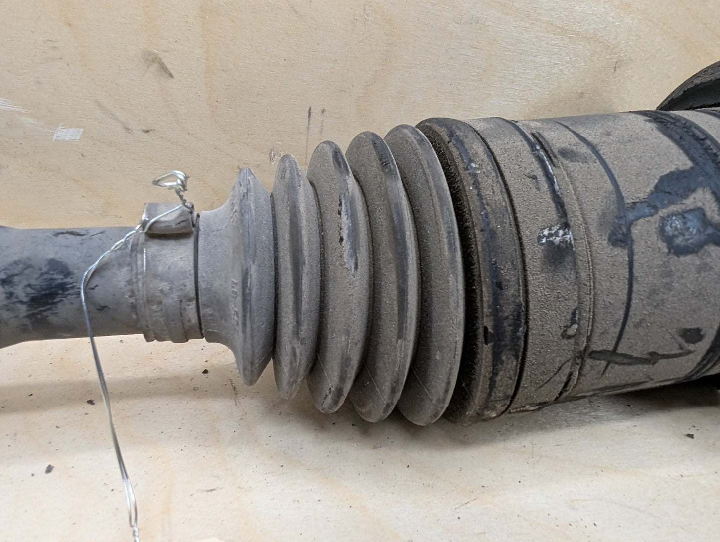 2012-2018 BMW 320i F30 Rear Left Driver Half Shaft Output CV Axle 7609351