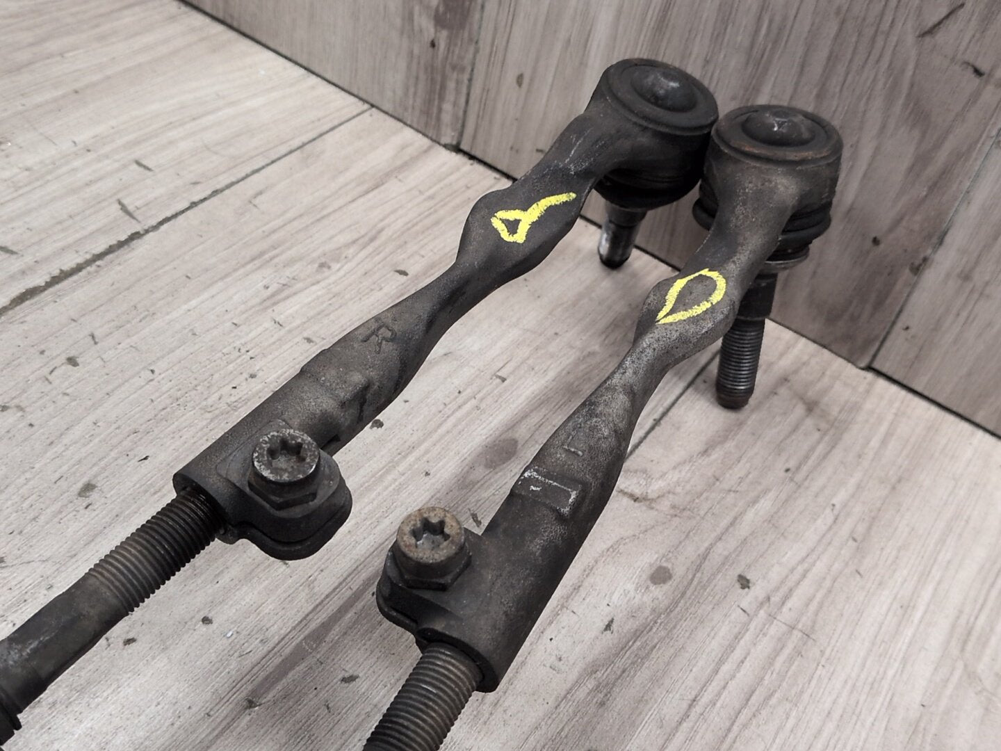 2016-2022 BMW 750i G12 Left Right Tie Rod W/ Boot SET 6868689