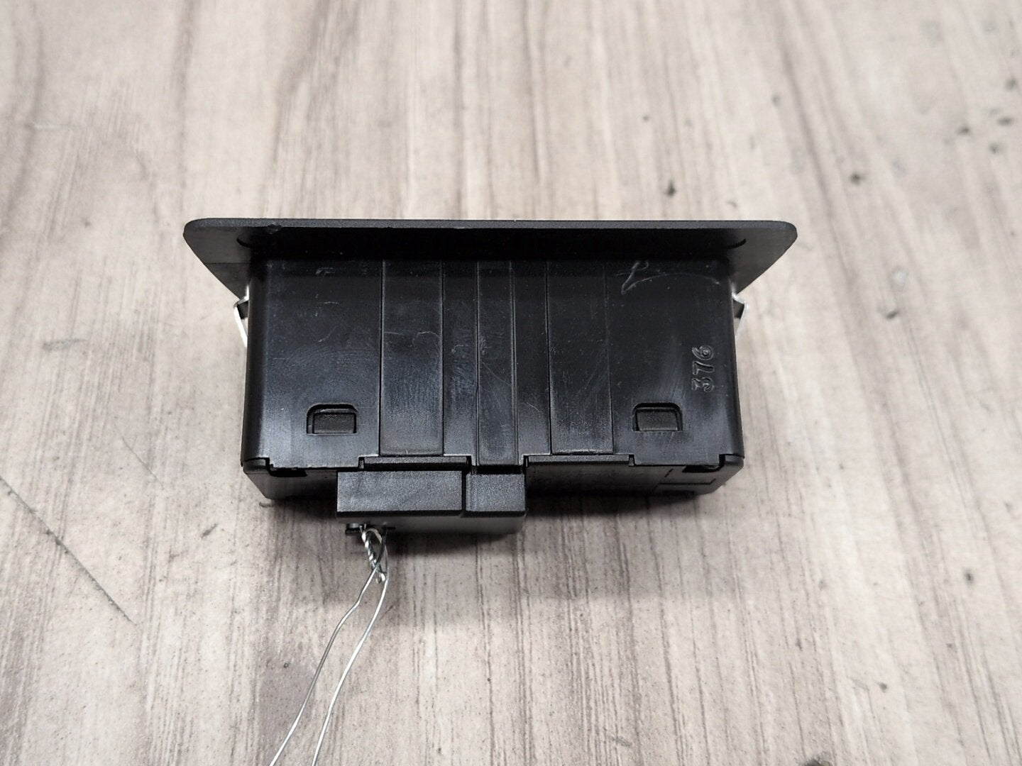 OEM BMW F02 F10 F15 F48 F90 G01 G20 G30 G80 X3 Rear Trunk Lid Center Lock Switch