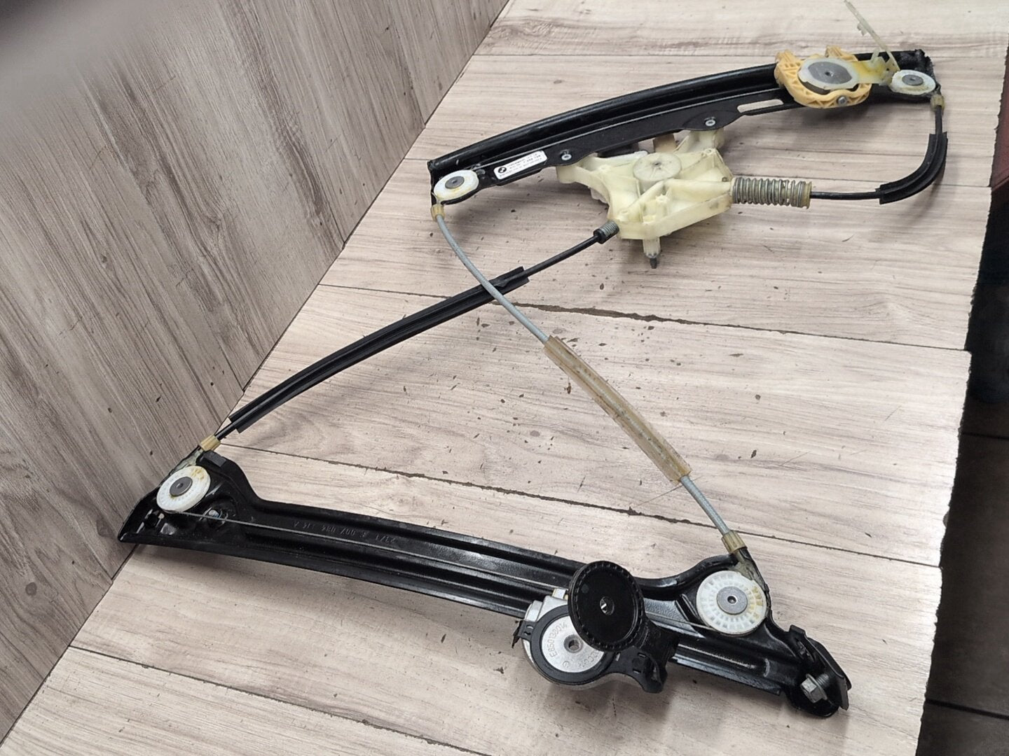 2012-2018 BMW M6 F06 Front Right Passenger Door Window Glass Regulator w/ Motor 7268798