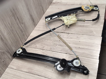 2012-2018 BMW M6 F06 Front Right Passenger Door Window Glass Regulator w/ Motor 7268798