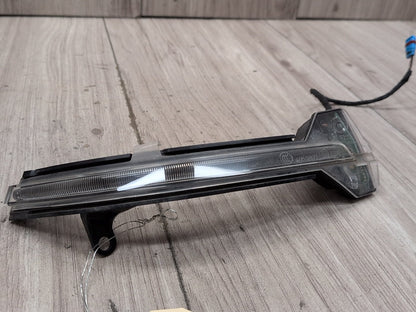 2010 - 2015 BMW 750i F01 Front Right Passenger Turn Signal Light Indicator 7308536 N63B44O1