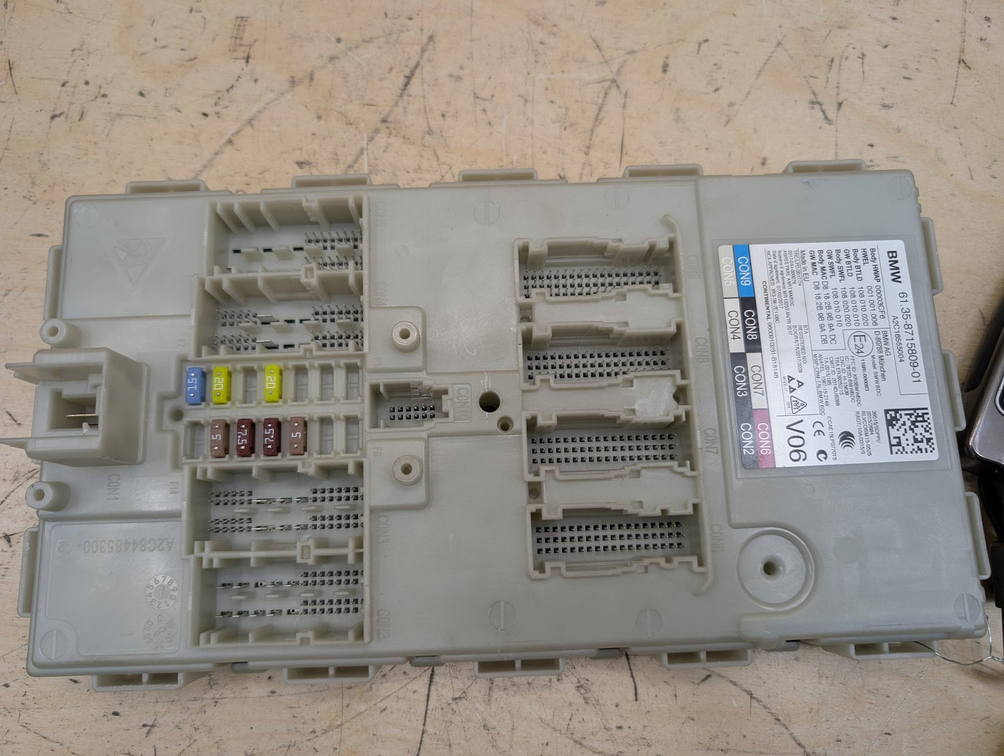 2018-2024 BMW X3 G01 Bdc Body Domain Fem Control Module w/ Key 8715809