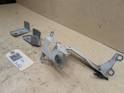 2016-2022 BMW 750i G12 Front Right Passenger Fender Brackets SET 7347426