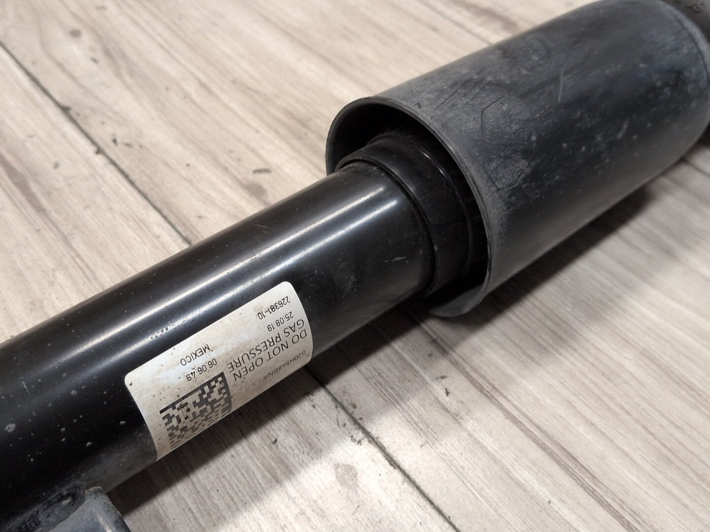 OEM BMW G20 330i Rear Left Right Driver Passenger Strut Shock Absorber SET