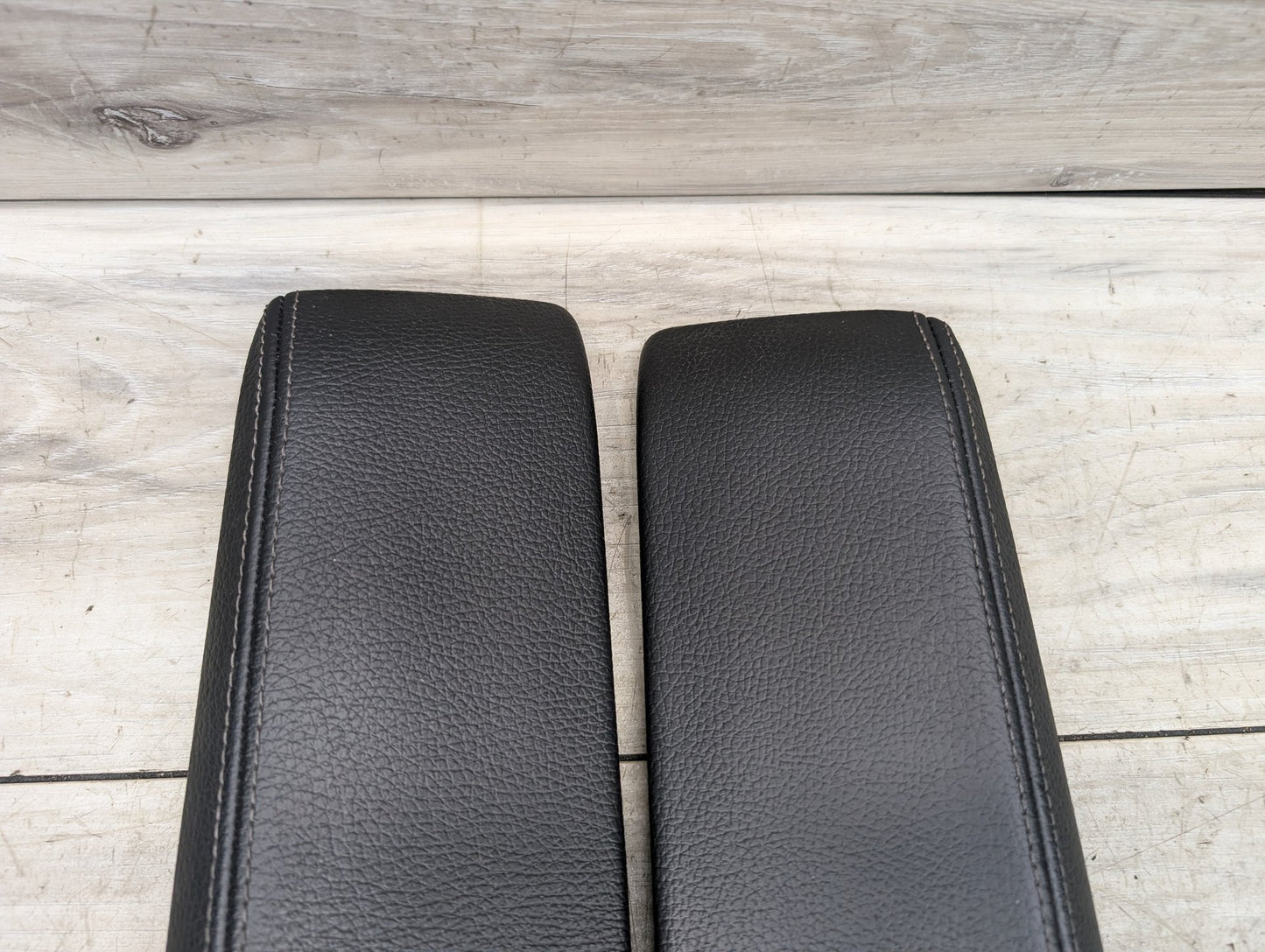 2017-2023 BMW M550i xDrive G30 Center Console Armrest Arm Rest 9382234