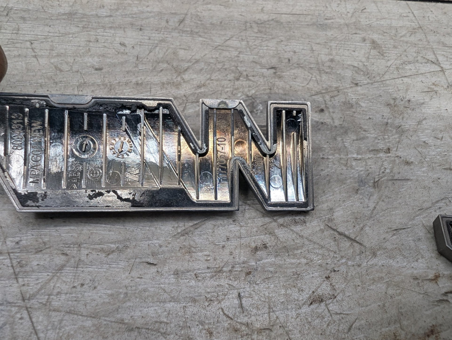 2018 - 2023 BMW X3 G01 Liftgate Trunk Lid Badge / Letters 8094313 B58B30M0