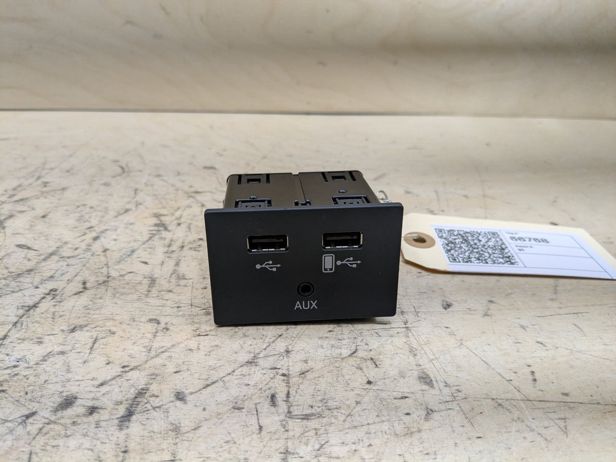 2012-2018 Audi A6 C7 AUX/ USB Charger Port Socket 4G0035736 OEM