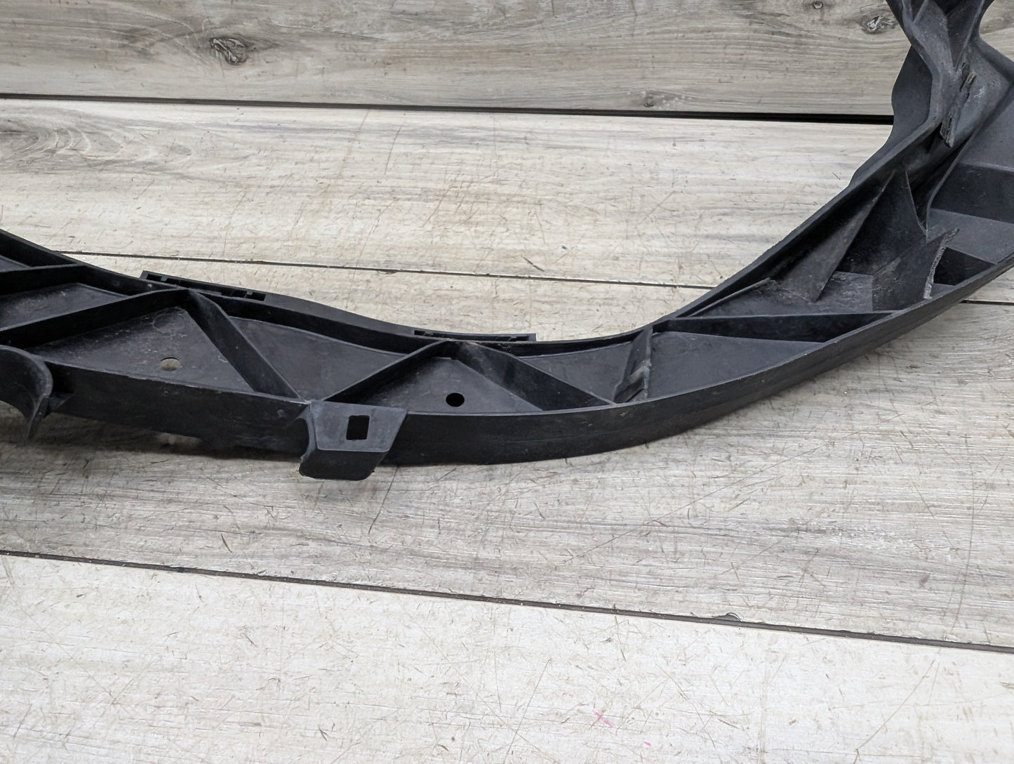 08-13 BMW E82 E88 128 135 Right Passenger Headlight Arm Bracket Support Mount