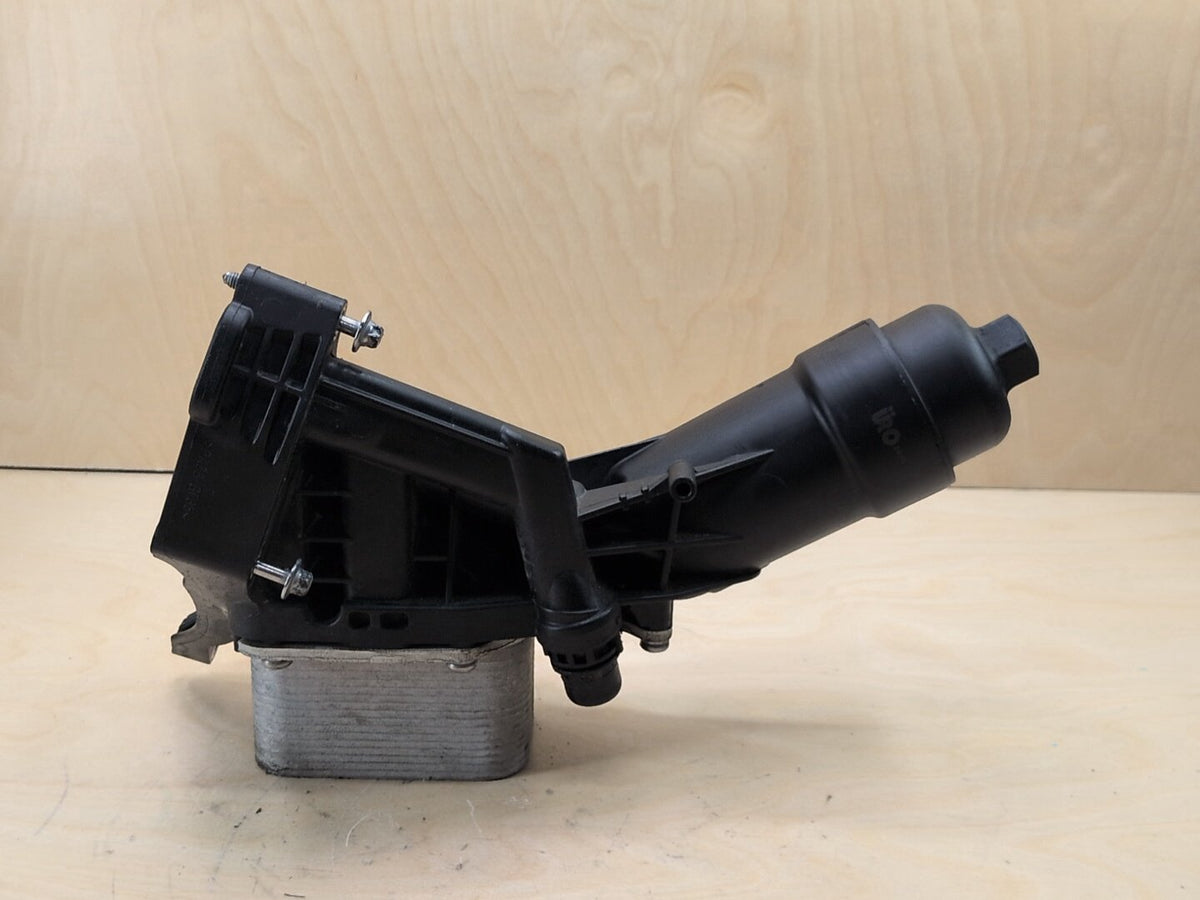 16-20 OEM BMW F22 F30 F32 F36 G01 G30 X3 330 430 Engine B46 Oil Filter Housing
