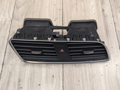 2015-2018 Audi Q3 8U Dashboard Dash Board Middle Center Air Vent 8U1820951C