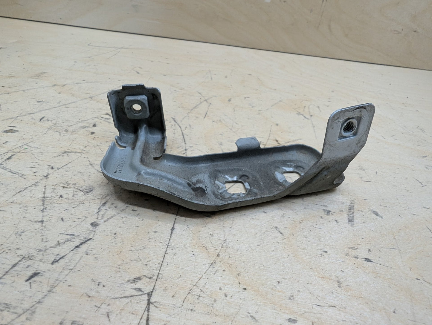 15-20 OEM BMW F80 F82 F83 M3 M4 Left Driver Fender Bracket Mount Carrier SET