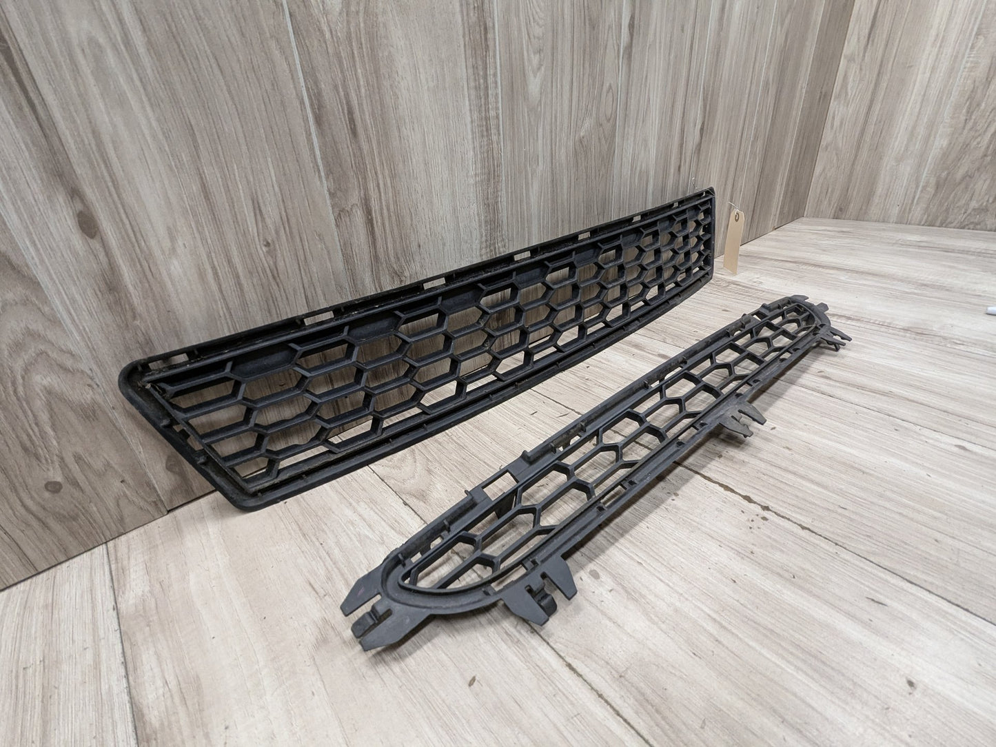 2011 - 2017 BMW X3 F25 Front Middle Center Bumper Cover Grille 8048097 N20B20O0