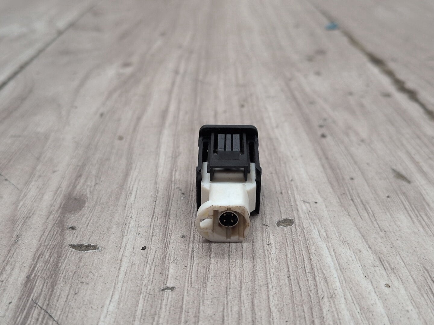 2016-2022 BMW 750i G12 AUX/ USB Charger Port Socket 9229294 OEM