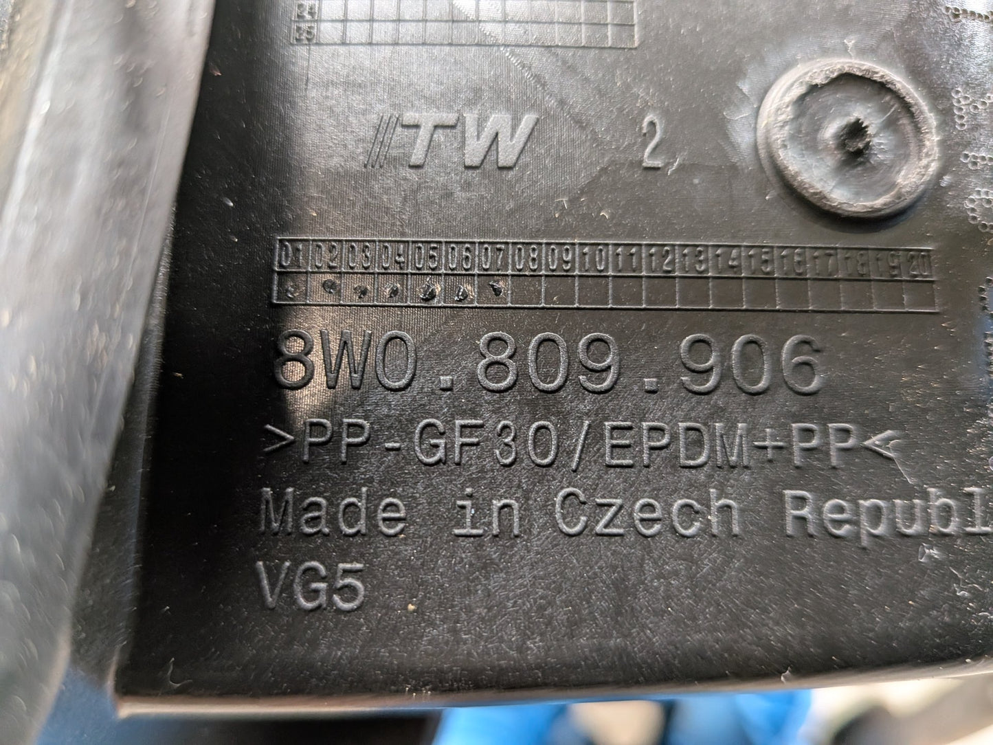 2018-2023 Audi S4 B9 Fuel Gas Tank Filler Cap 8W0809906