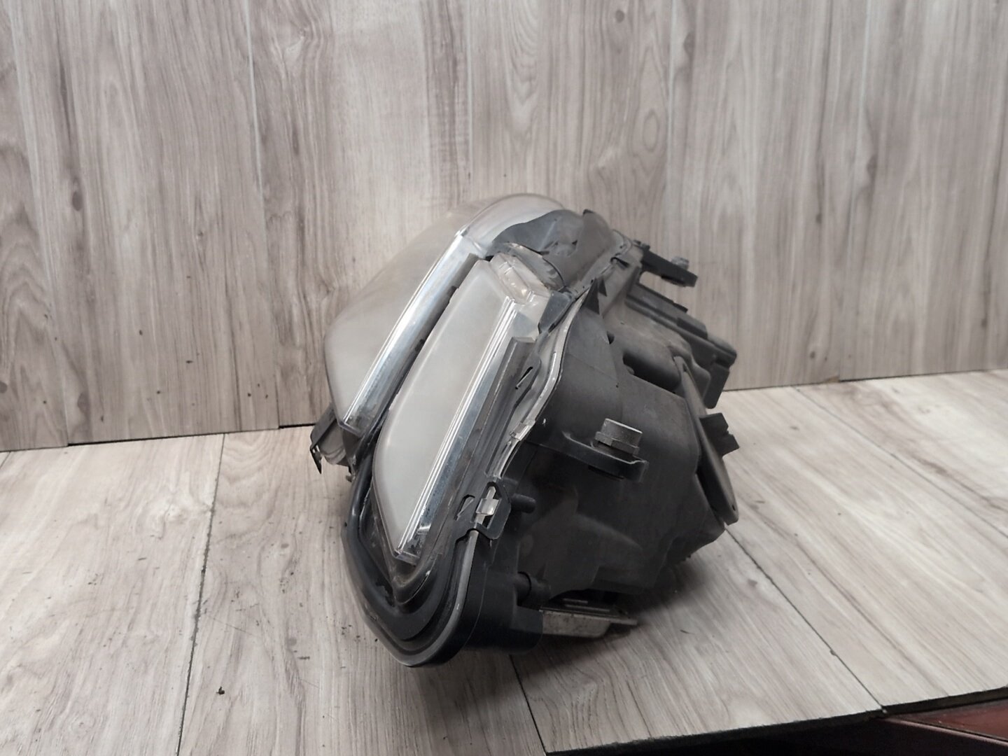 2009-2012 Mercedes-Benz E550 W212 - Front Right Passenger Xenon HID Headlight