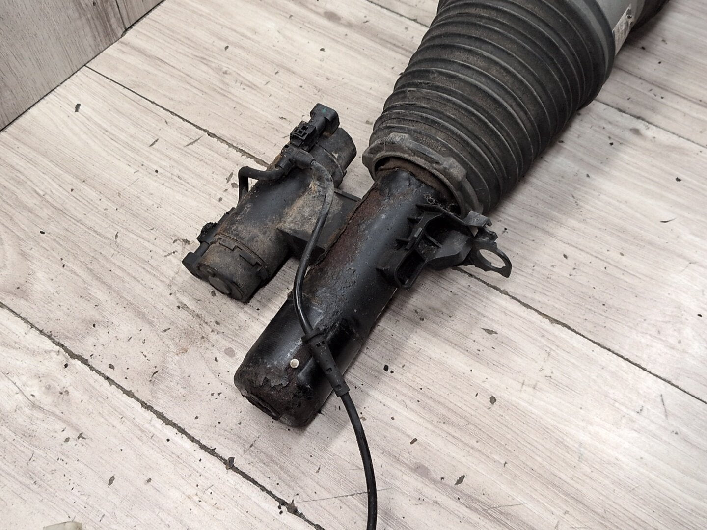 16-22 OEM BMW G11 G12 740 750 B7 REAR Right Passenger Air Suspension Shock Strut