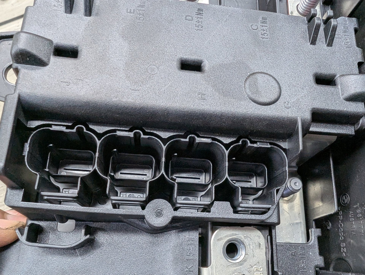 2018 - 2024 BMW X3 G01 Rear Battery B+ Terminal Junction Point Relay Fuse Box 6841701 B46B20O1