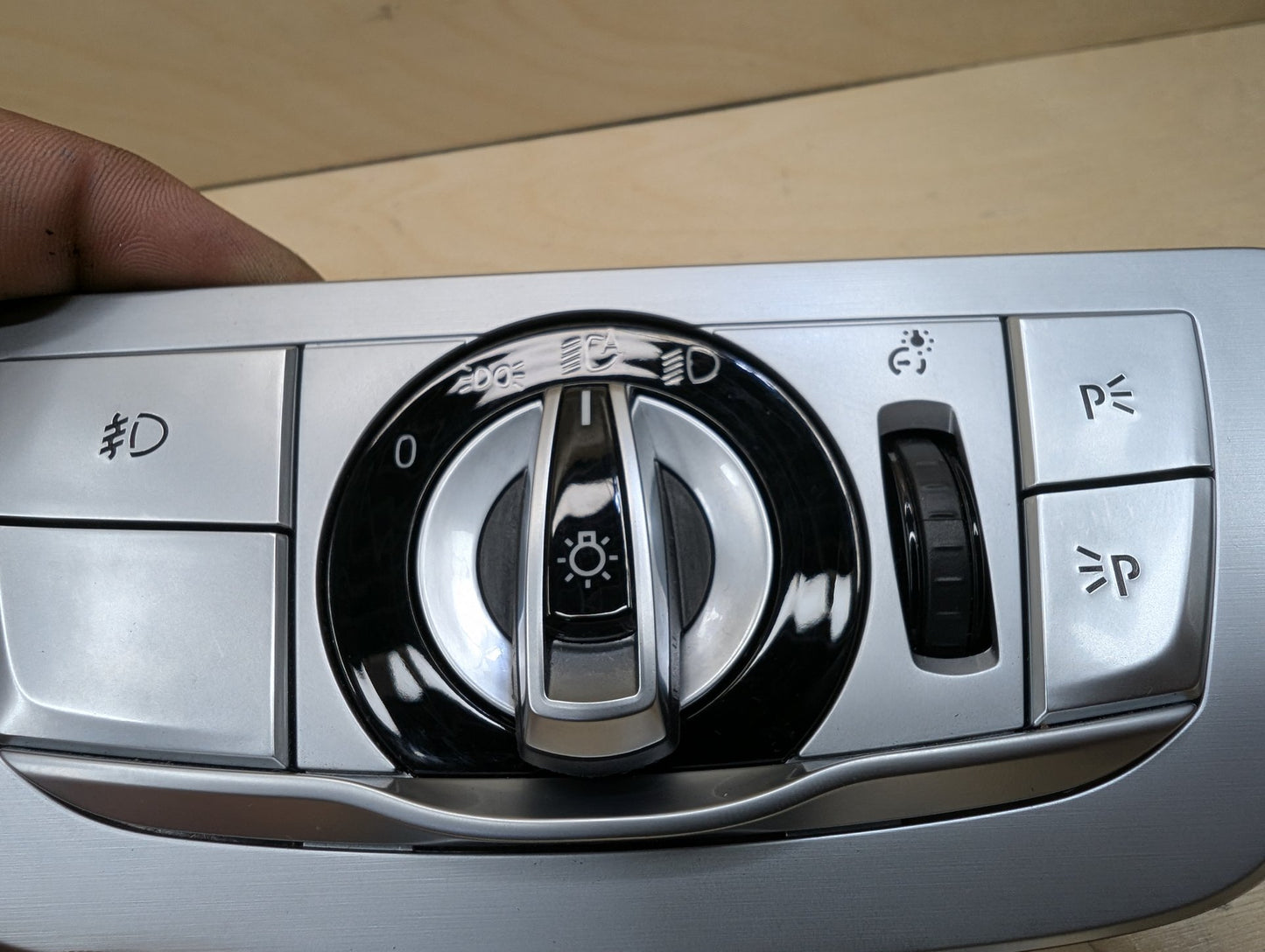 2016-2022 BMW 750i G12 Headlamp Switch 9472976