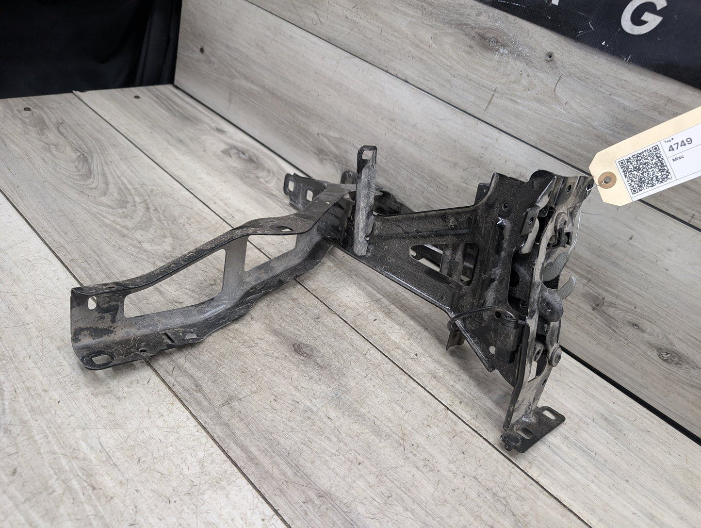 2018 - 2024 BMW X3 G01 Left Driver Headlight Bracket 7400113 B46B20O1