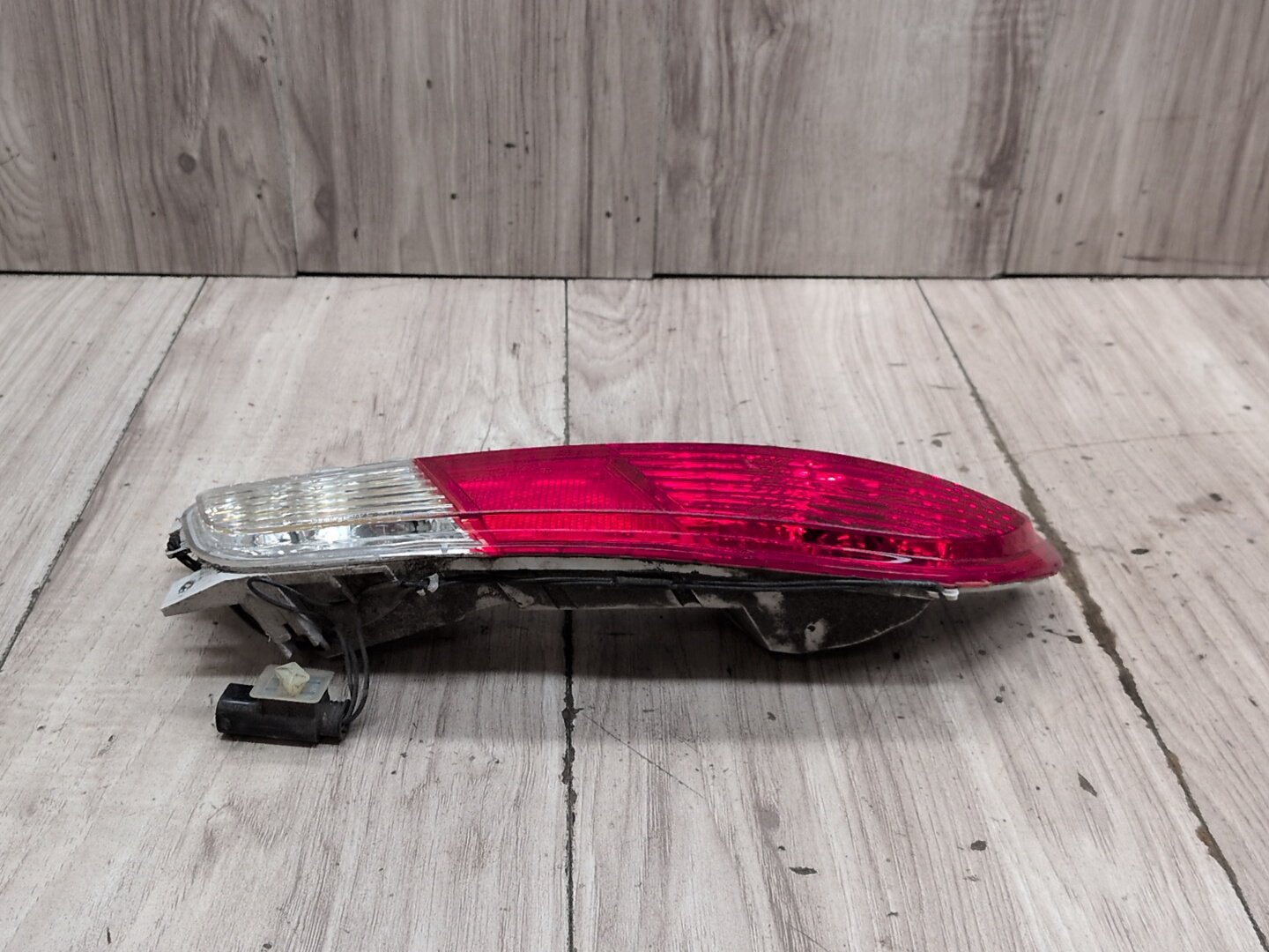 2004-2010 BMW M6 E64 Rear Left Driver Inner Tail Light 7165817 OEM