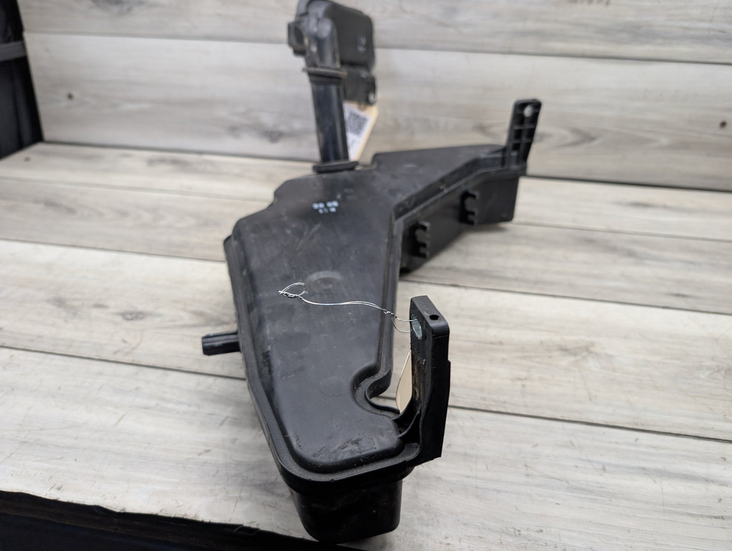 2009 - 2017 Audi Q5 8R Windshield Reservoir Tank Assembly 8R0955453B EA888