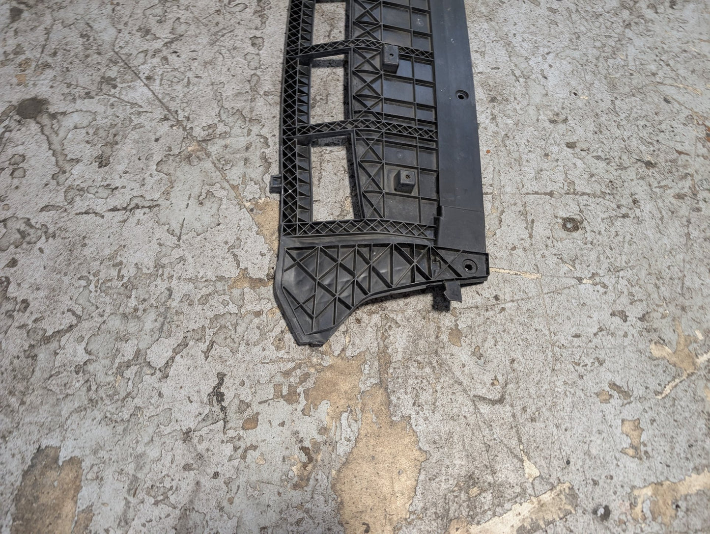 2009-2017 Audi Q5 8R Front Middle Center Bumper Cover Grille 8R0807233C