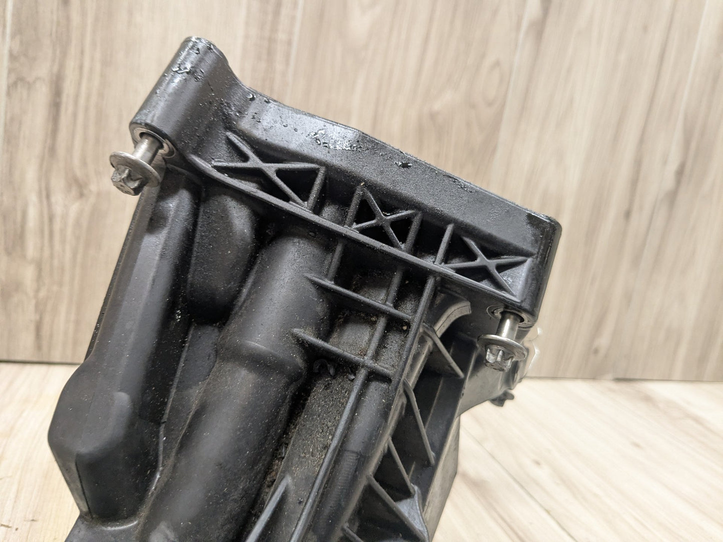 16-20 OEM BMW F22 F30 F32 F36 G01 G30 X3 330 430 Engine B46 Oil Filter Housing