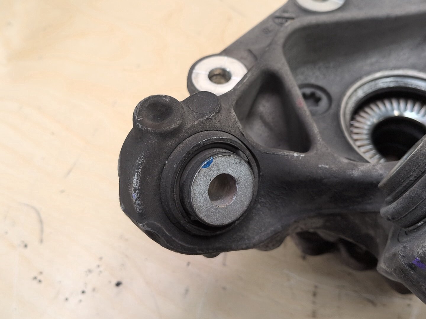 OEM BMW G01 X3 30i 30iX M40iX REAR Right Passenger Knuckle Hub Spindle Bearing