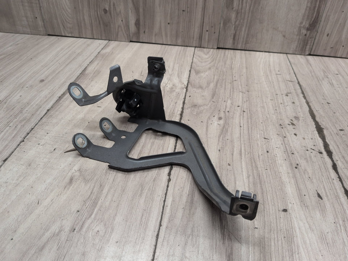 11-16 OEM BMW F10 528 550 Front Left Driver Side Fender Bracket Wing Holder SET