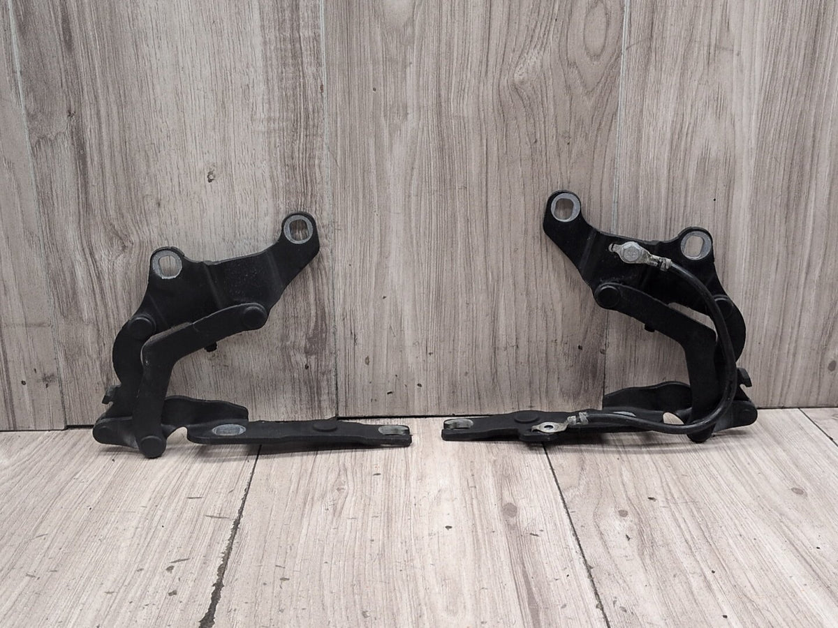 2008-2013 BMW 128i E82 Hood Bonnet Hinges SET 7060559 OEM