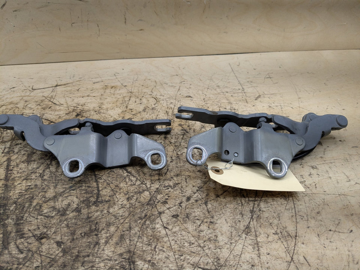 2008-2013 BMW 135i E88 Hood Bonnet Hinges SET 7060559 OEM