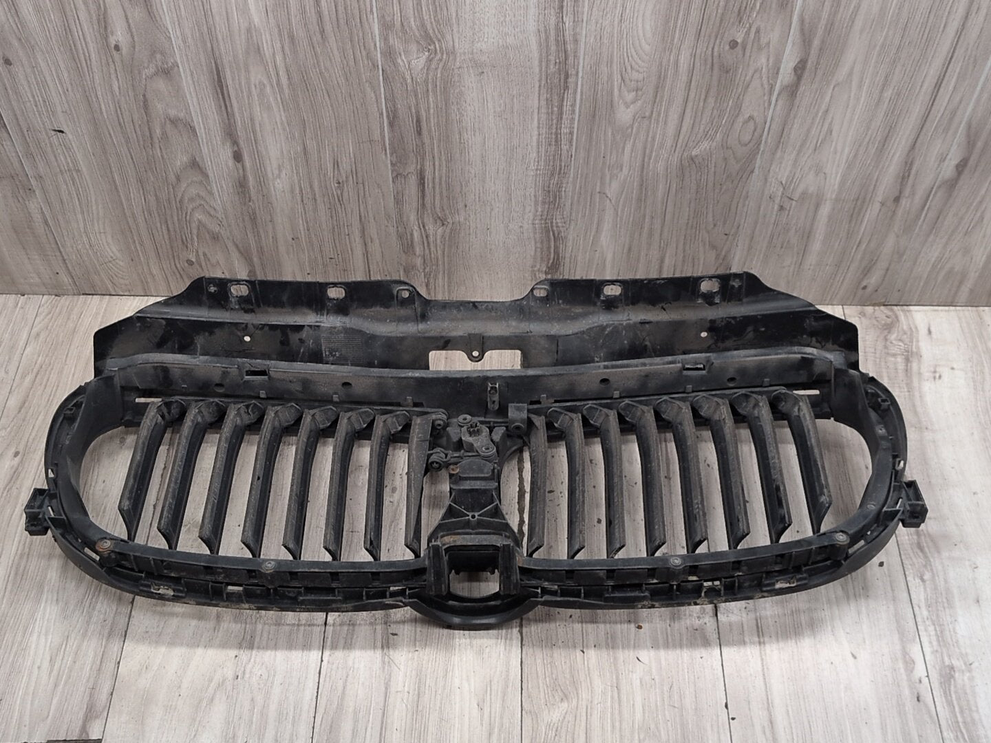 2016-2022 BMW 750i G12 Front Bumper Radiator Air Flap Shutter 8091760 OEM