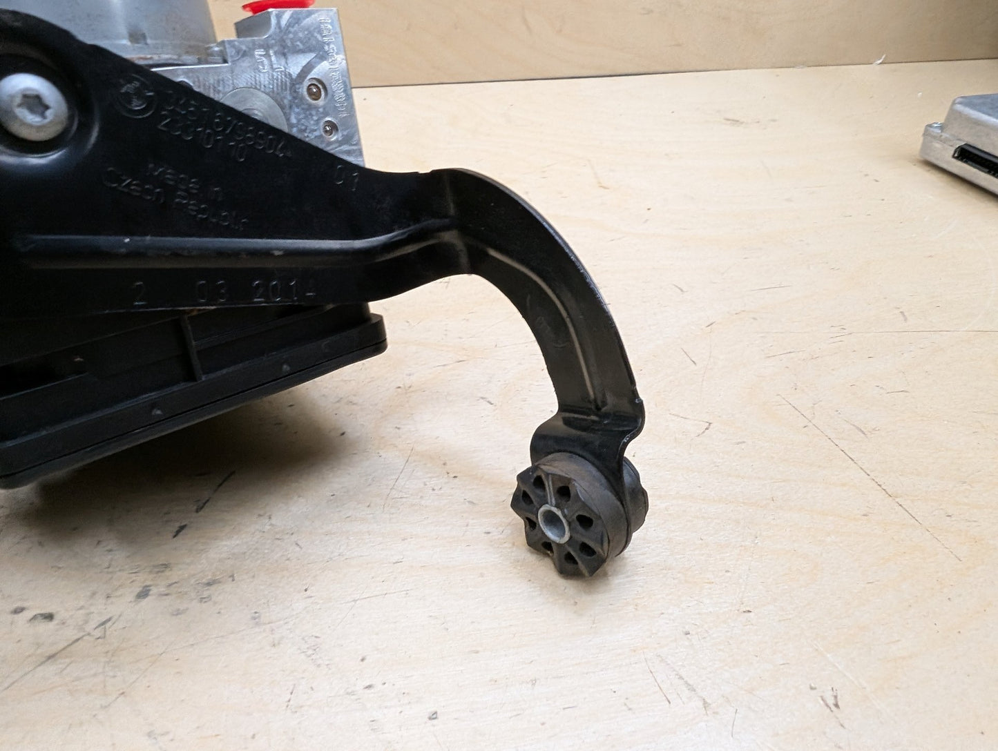 2012-2018 BMW 328i F30 ABS Pump Module 6869726
