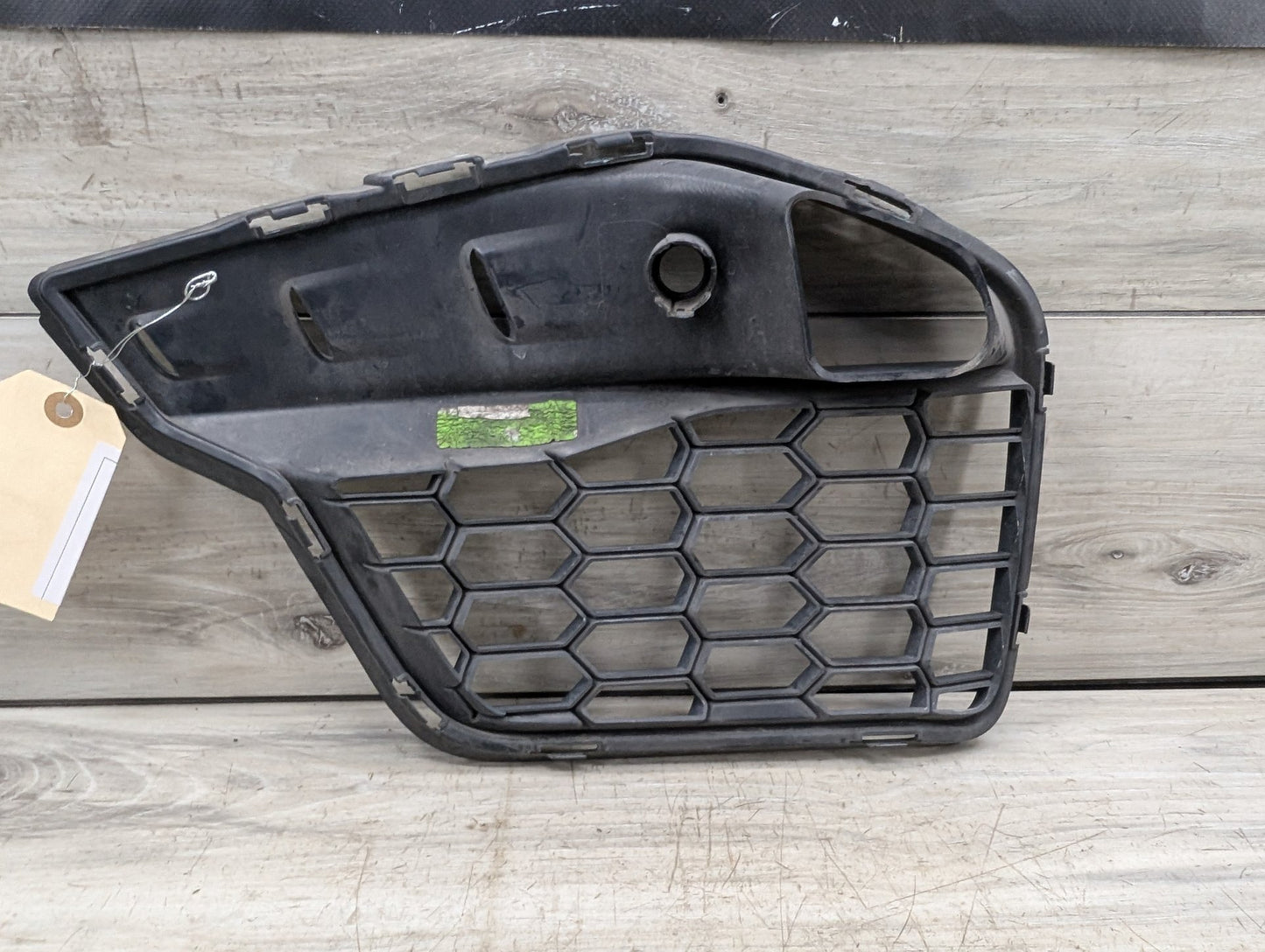 2015-2019 BMW X6 F86 Front Right Passenger Bumper Cover Grille 8056262