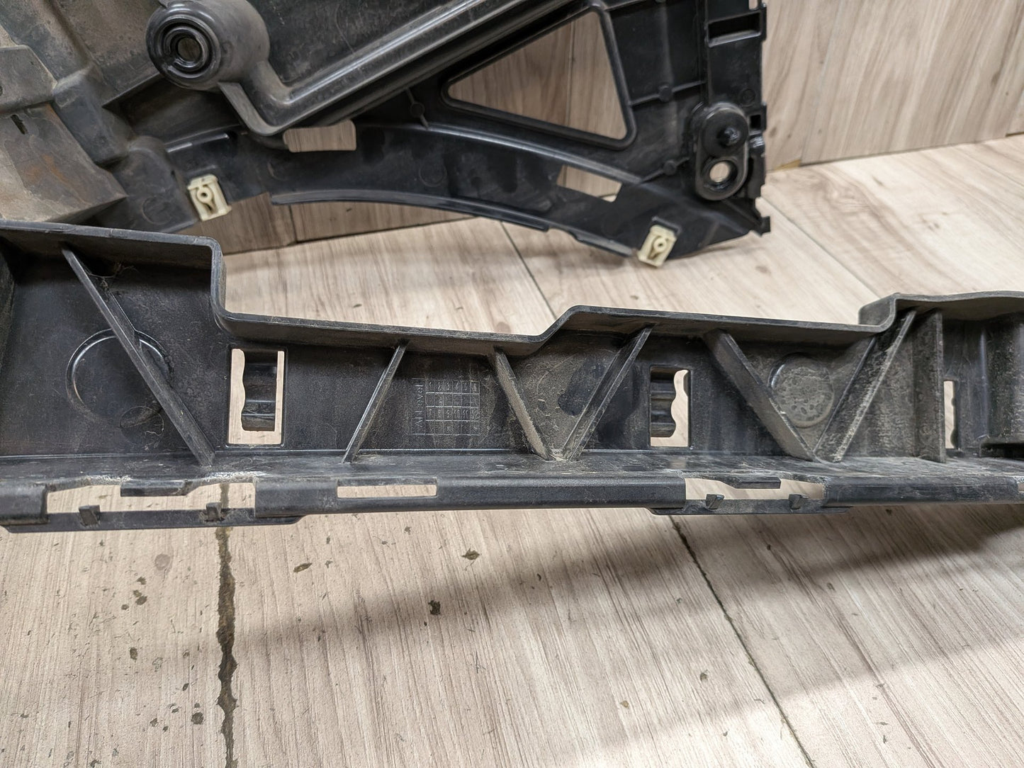 18-21 BMW G01 F97 X3 Rear Bumper Left Driver Side Guide Brackets Mounts Supports