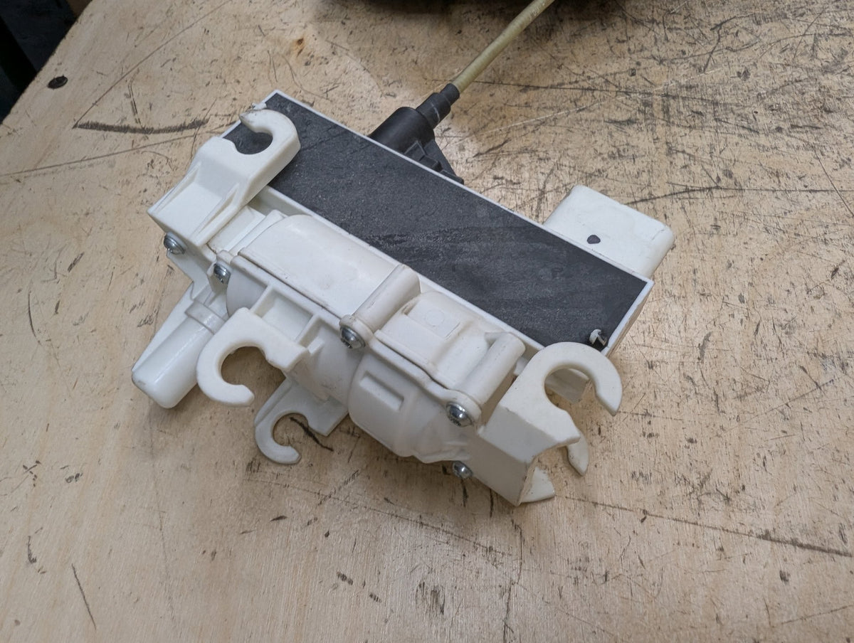 2016-2019 BMW 740i G12 Front Right Passenger Door Latch Lock Actuator w/ Soft Close 2581894 OEM