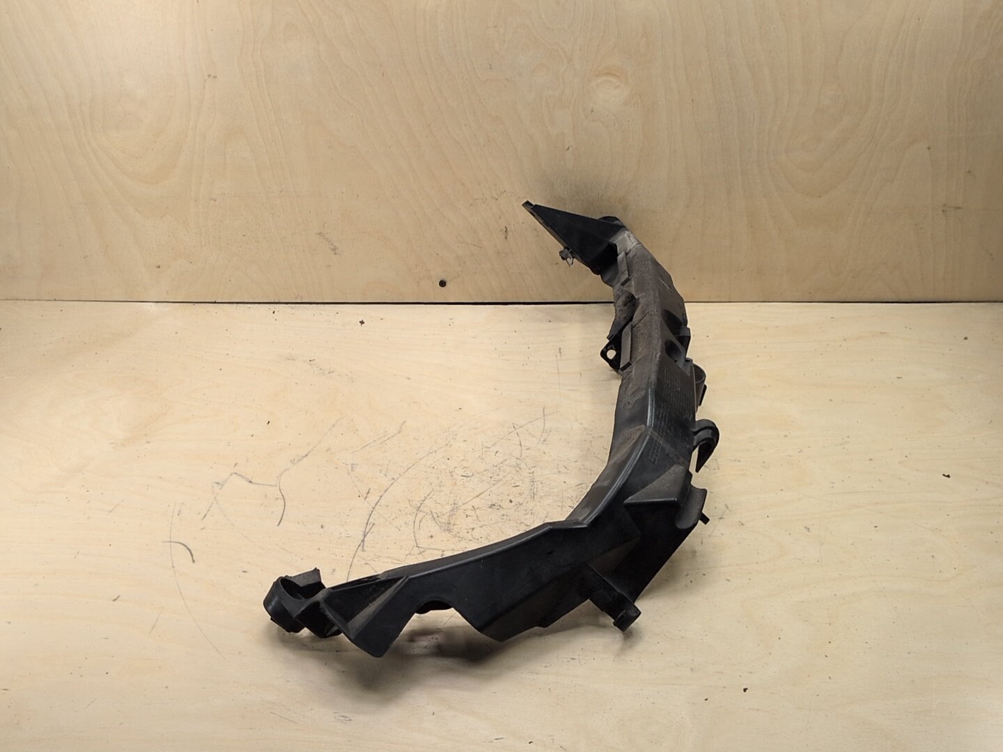 09-11 BMW E90 335 LCI Front Right Passenger Headlight Arm Bracket Mount Plastic