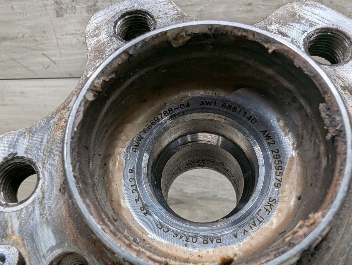 OEM BMW G01 X3 30i 30iX M40iX REAR Right Passenger Knuckle Hub Spindle Bearing