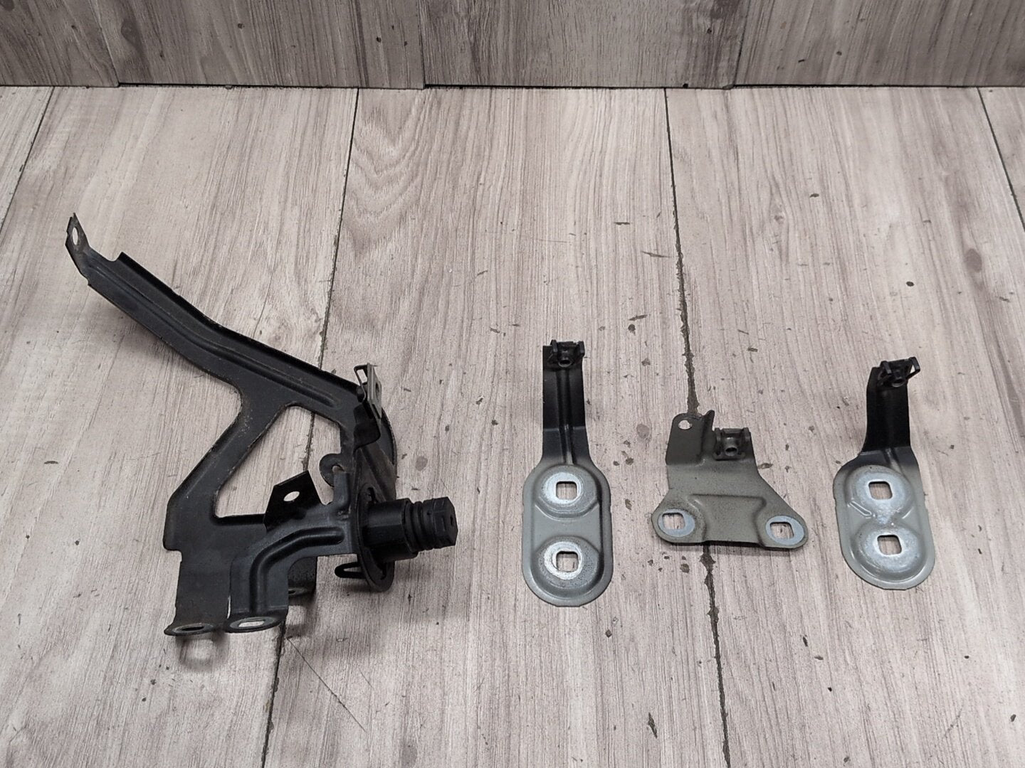 2011 - 2016 BMW 535i F10 Front Right Passenger Fender Brackets SET 7207210 N55B30A
